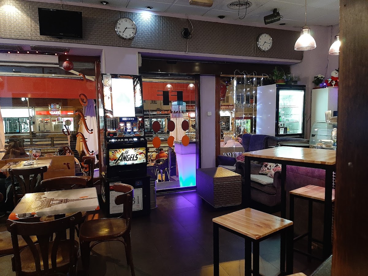 Rincón de encuentro urbano en el restaurante Etnia Fusion